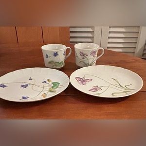 2 sets of  VTG Mogi plates and cups. Porcelain.